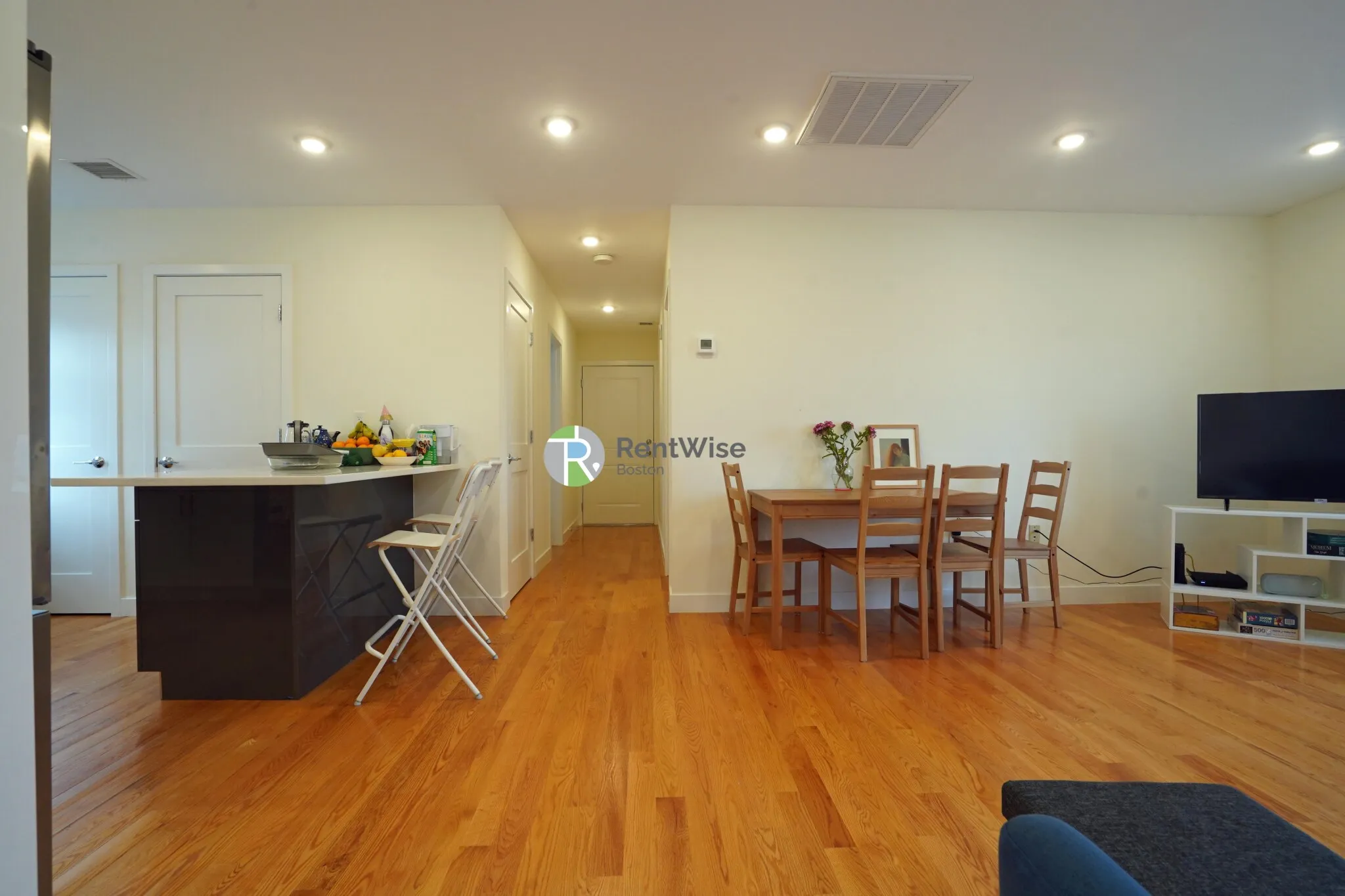 3 bed, 1 bath apartment for rent at 15 Kelley Ct Unit 2, Allston — photo 2 of 21