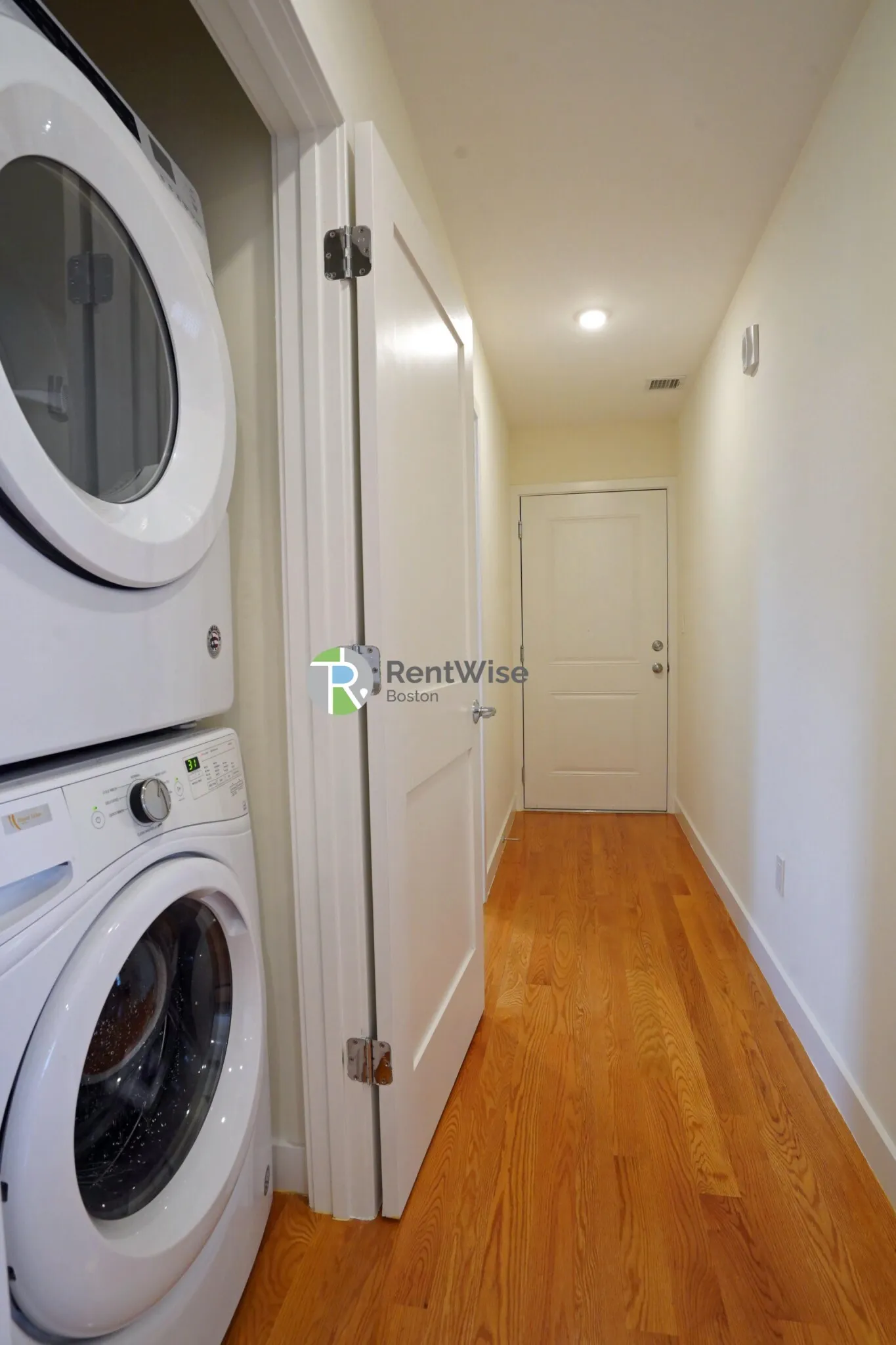 3 bed, 1 bath apartment for rent at 15 Kelley Ct Unit 2, Allston — photo 15 of 21