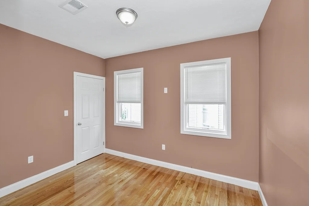 3 bed, 1 bath apartment for rent at 15 Kenberma Rd Unit 2, Dorchester — photo 4 of 19