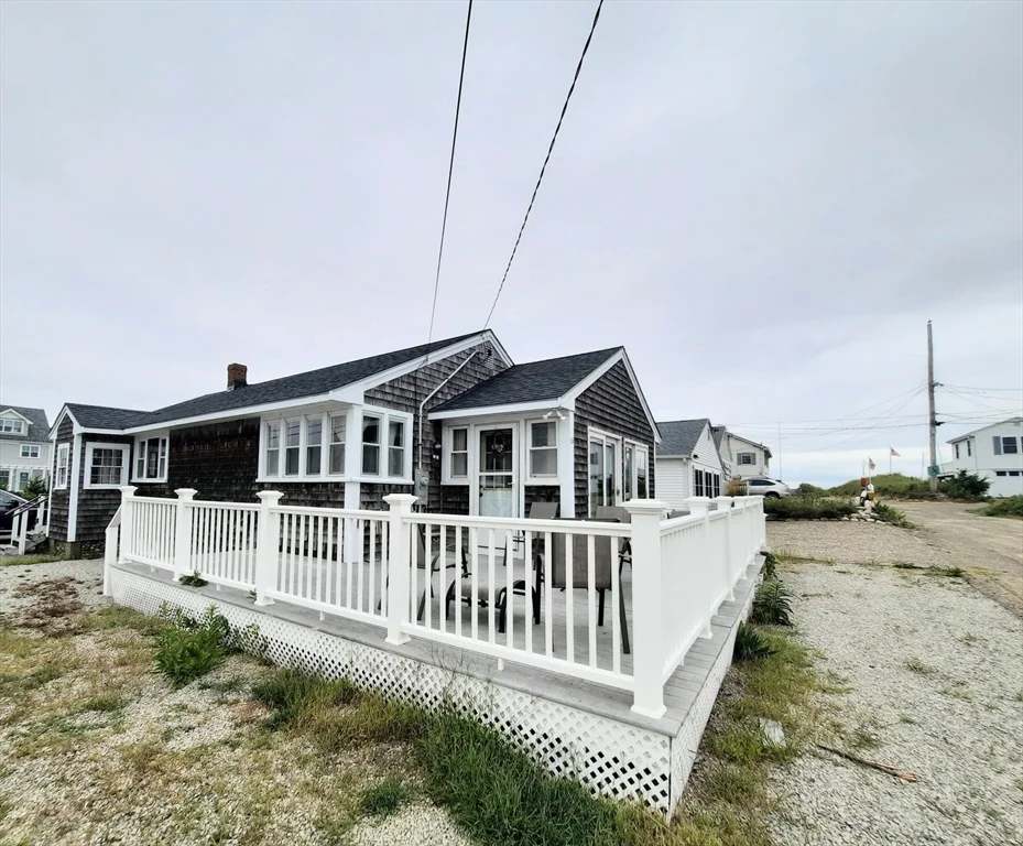 2 bed, 1 bath apartment for rent at 15 Kenilworth St Unit 15, Scituate