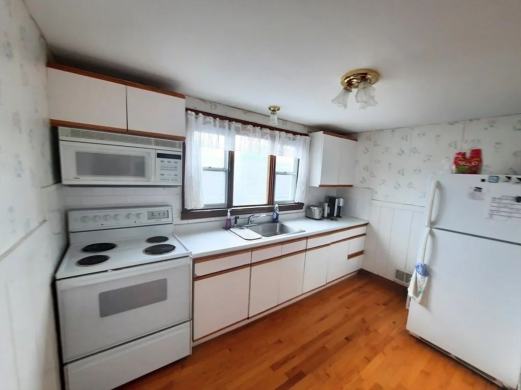 2 bed, 1 bath apartment for rent at 15 Kenilworth St Unit 15, Scituate — photo 4 of 10