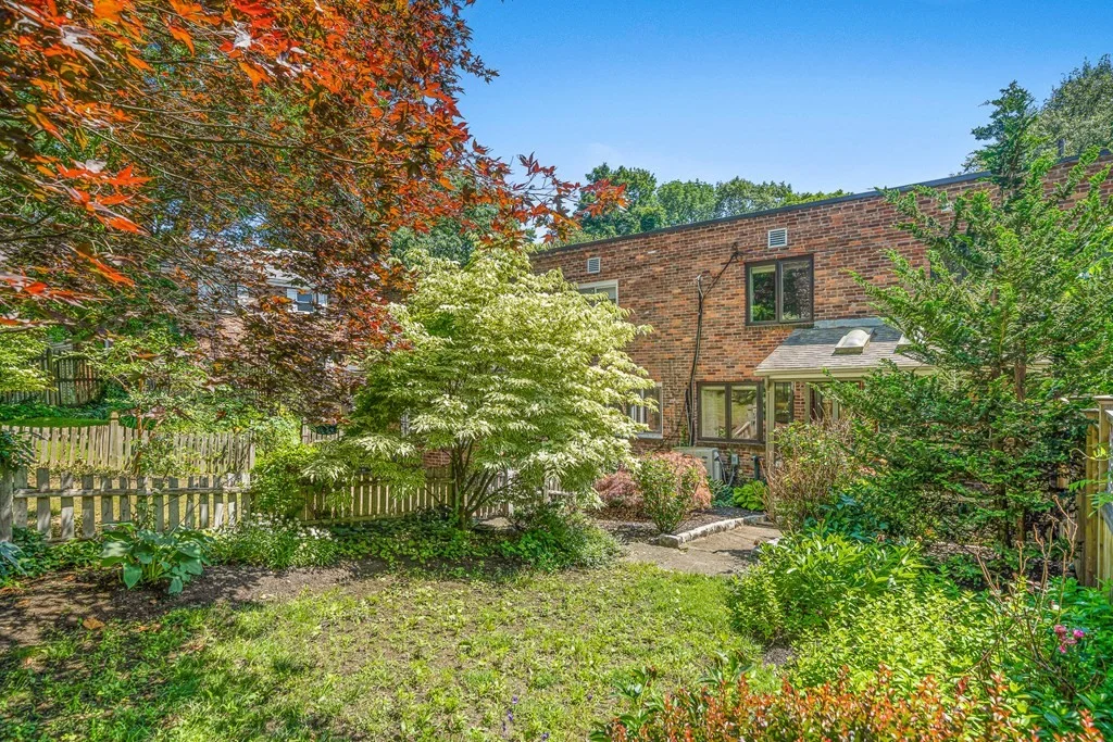 2 bed, 2 bath apartment for rent at 15 Kent Sq Unit 15, Brookline Village — photo 10 of 19