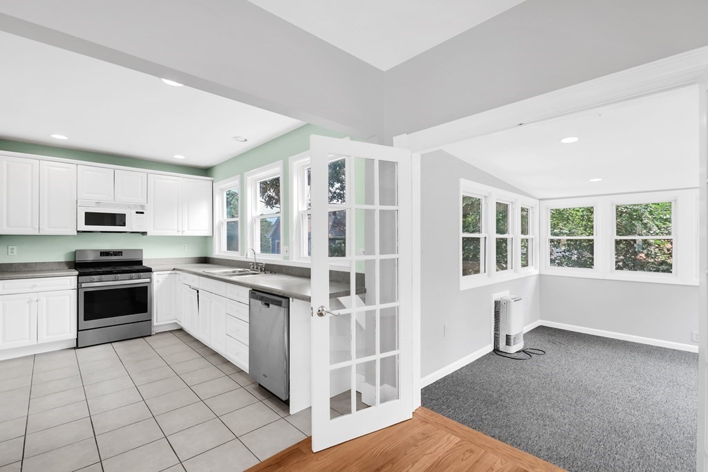 2 bed, 1 bath apartment for rent at 15 Knoll Unit 2, Roslindale — photo 3 of 23