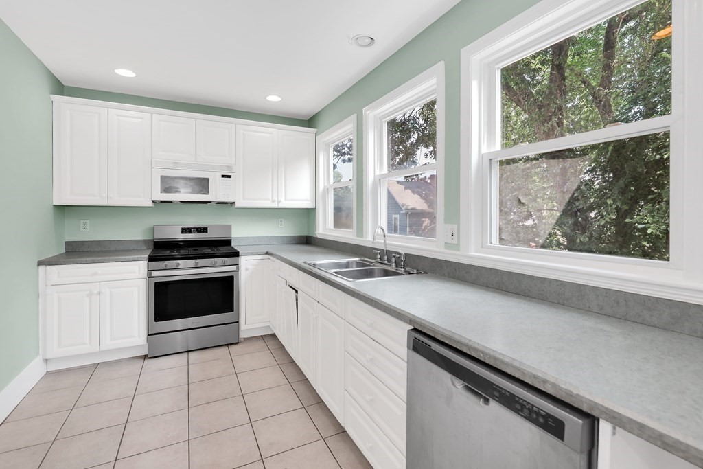 2 bed, 1 bath apartment for rent at 15 Knoll Unit 2, Roslindale — photo 4 of 23