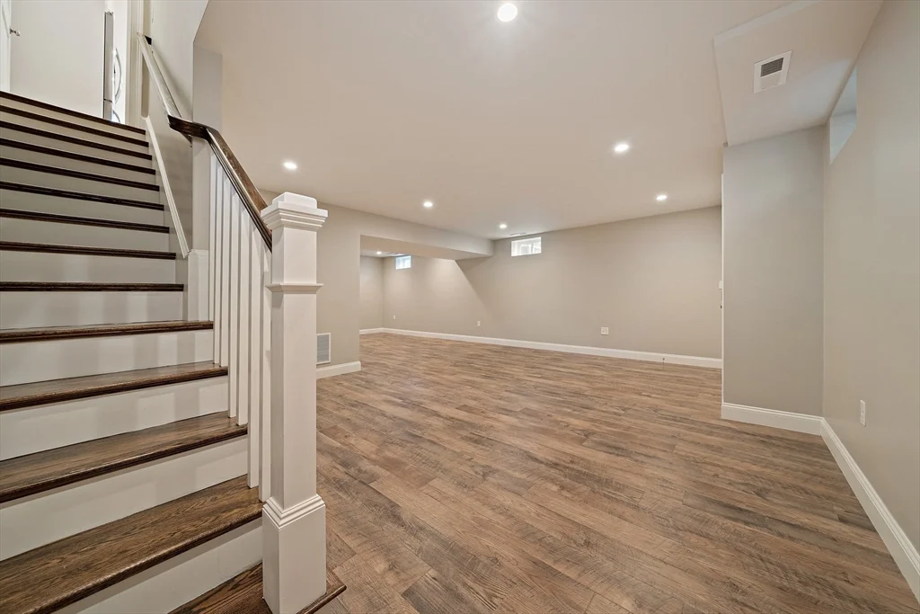 3 bed, 2 bath apartment for rent at 15 Lakeview Ave, Waltham — photo 30 of 34