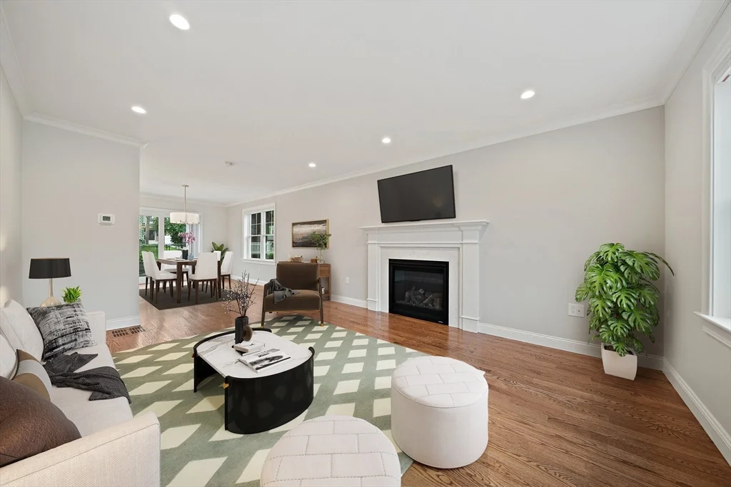 3 bed, 2 bath apartment for rent at 15 Lakeview Ave, Waltham — photo 3 of 34