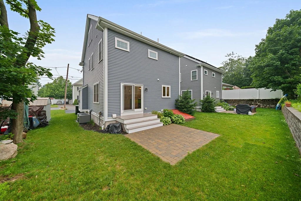3 bed, 2 bath apartment for rent at 15 Lakeview Ave, Waltham — photo 33 of 34