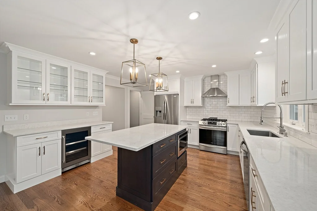 3 bed, 2 bath apartment for rent at 15 Lakeview Ave, Waltham — photo 11 of 34