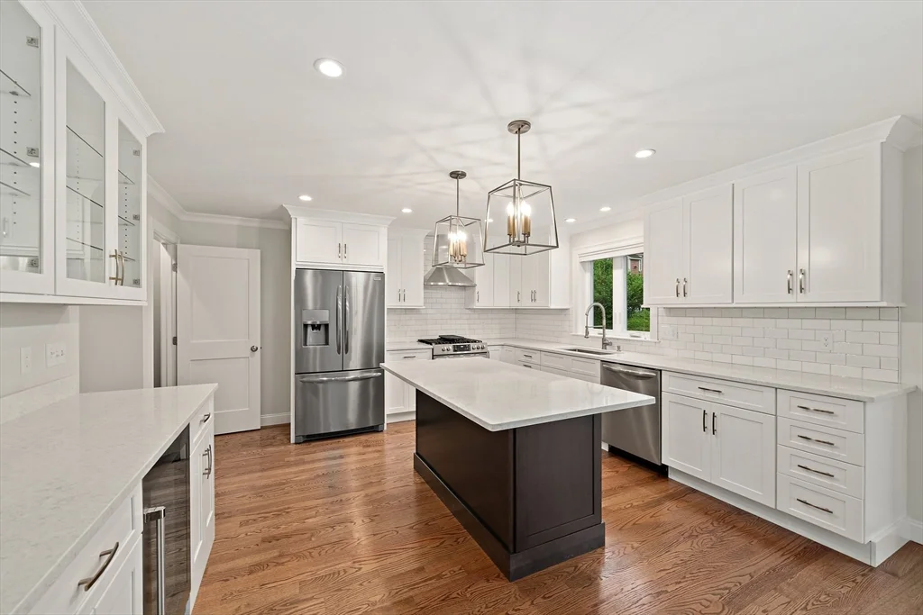 3 bed, 2 bath apartment for rent at 15 Lakeview Ave, Waltham — photo 10 of 34