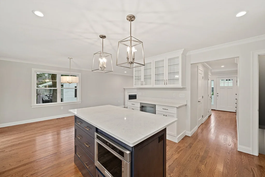 3 bed, 2 bath apartment for rent at 15 Lakeview Ave, Waltham — photo 12 of 34