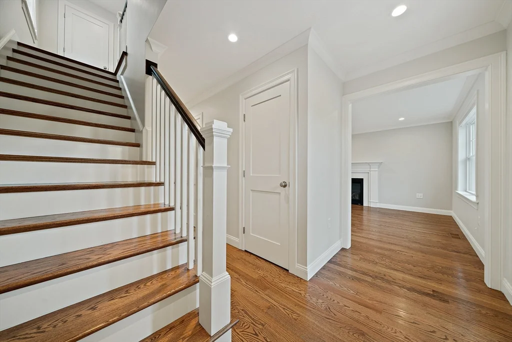 3 bed, 2 bath apartment for rent at 15 Lakeview Ave, Waltham — photo 4 of 34