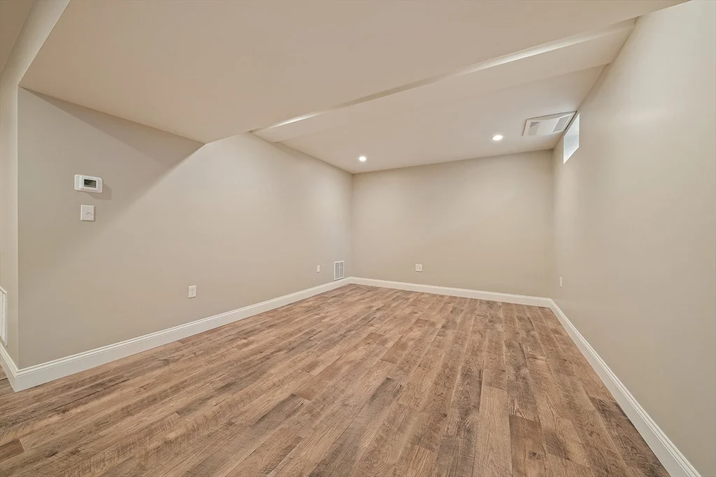 3 bed, 2 bath apartment for rent at 15 Lakeview Ave, Waltham — photo 32 of 34