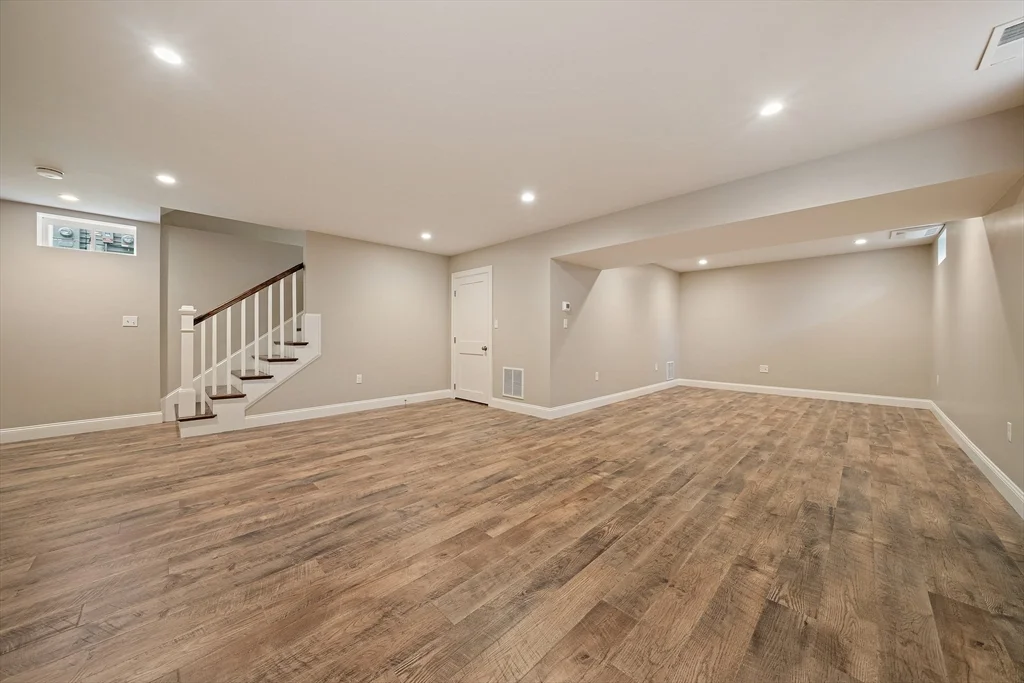 3 bed, 2 bath apartment for rent at 15 Lakeview Ave, Waltham — photo 31 of 34