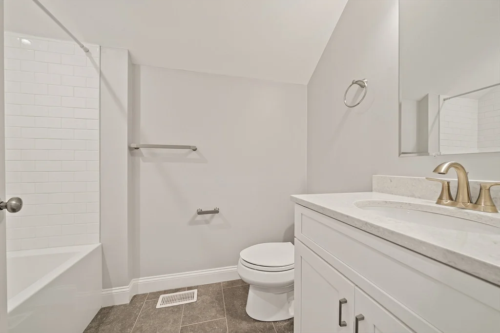 3 bed, 2 bath apartment for rent at 15 Lakeview Ave, Waltham — photo 29 of 34