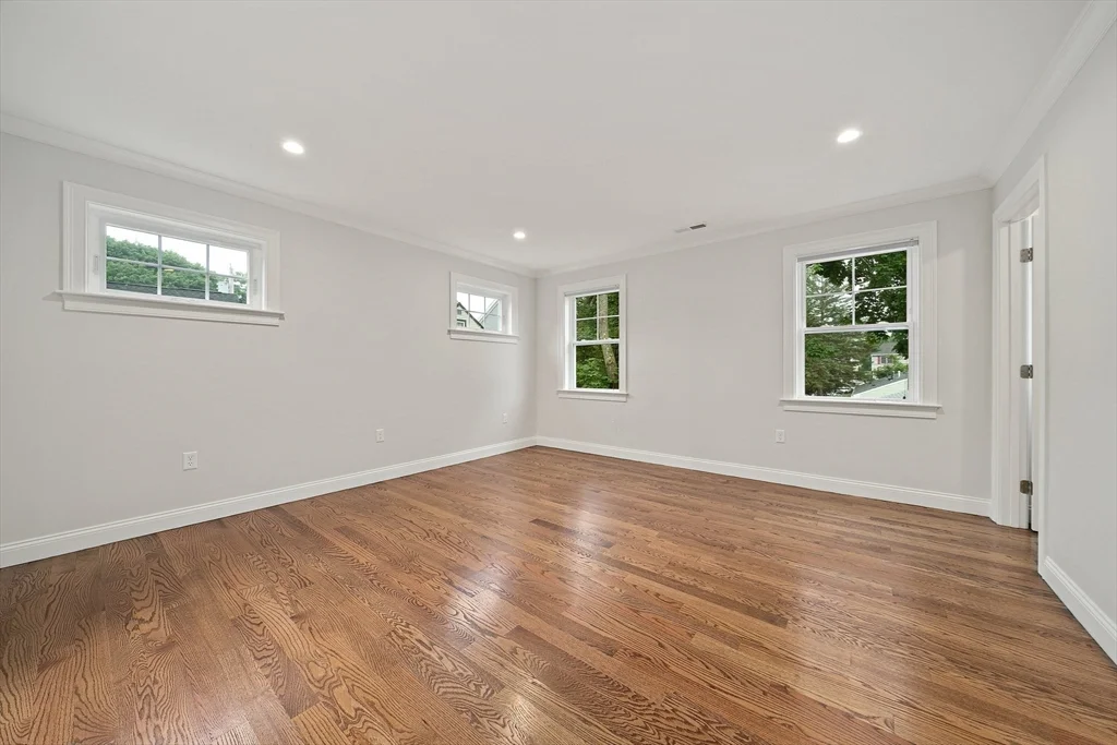 3 bed, 2 bath apartment for rent at 15 Lakeview Ave, Waltham — photo 17 of 34