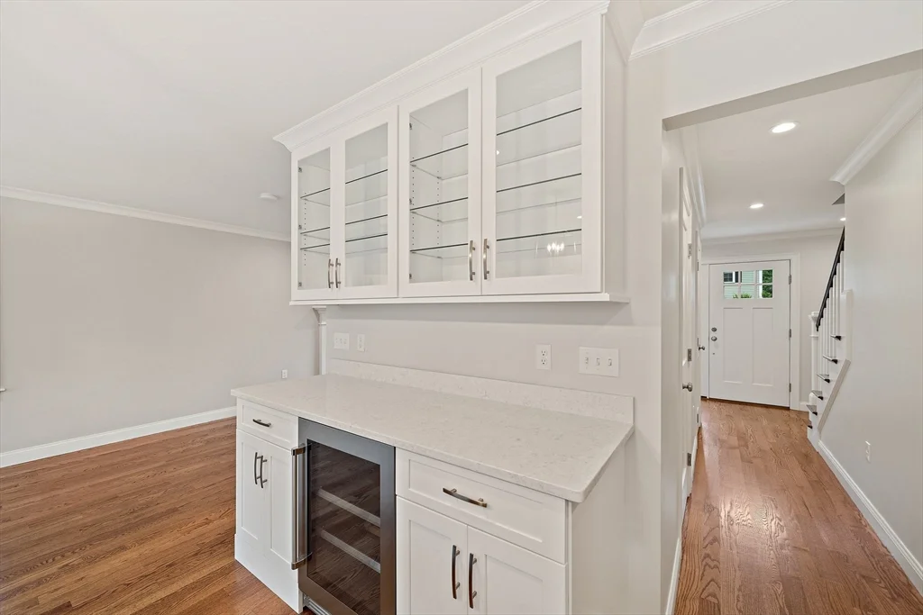 3 bed, 2 bath apartment for rent at 15 Lakeview Ave, Waltham — photo 13 of 34