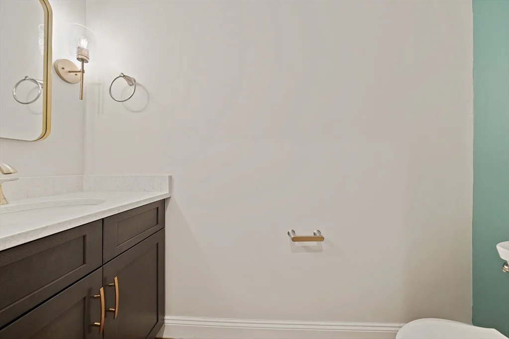 3 bed, 2 bath apartment for rent at 15 Lakeview Ave, Waltham — photo 5 of 34