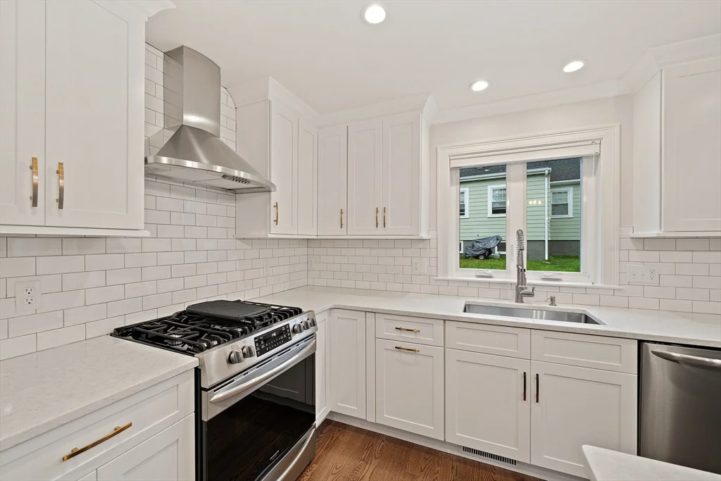 3 bed, 2 bath apartment for rent at 15 Lakeview Ave, Waltham — photo 15 of 34