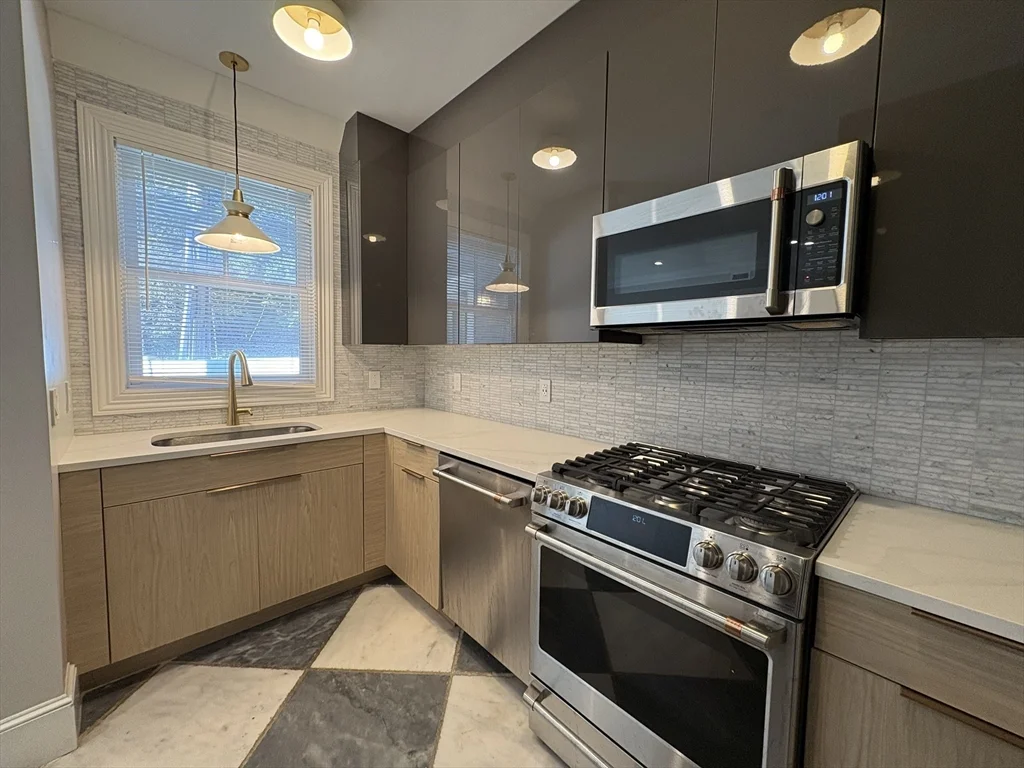 2 bed, 1 bath apartment for rent at 15 Lanark Rd Unit 2, Brookline — photo 1 of 17