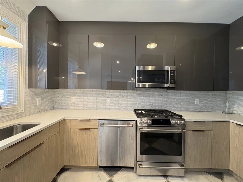 2 bed, 1 bath apartment for rent at 15 Lanark Rd Unit G, Brighton — photo 2 of 30