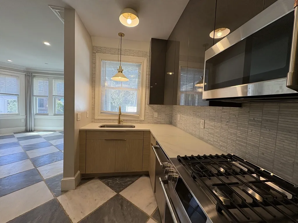 2 bed, 1 bath apartment for rent at 15 Lanark Rd Unit G, Brighton — photo 3 of 30