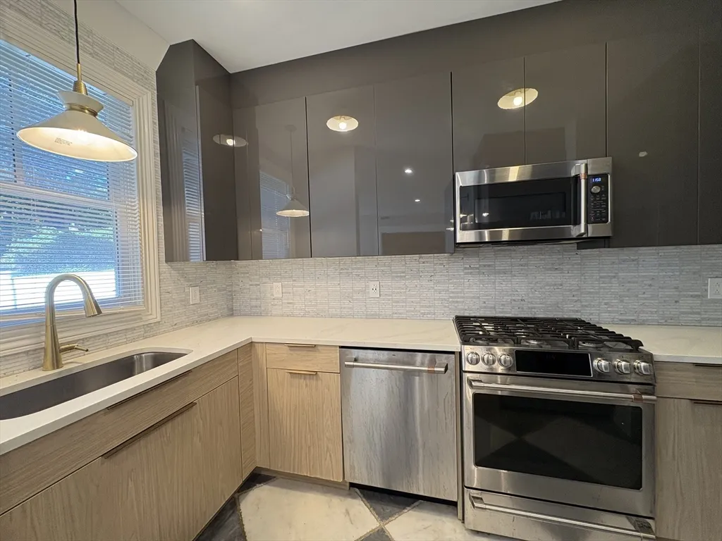2 bed, 1 bath apartment for rent at 15 Lanark Rd Unit G, Brighton — photo 4 of 30