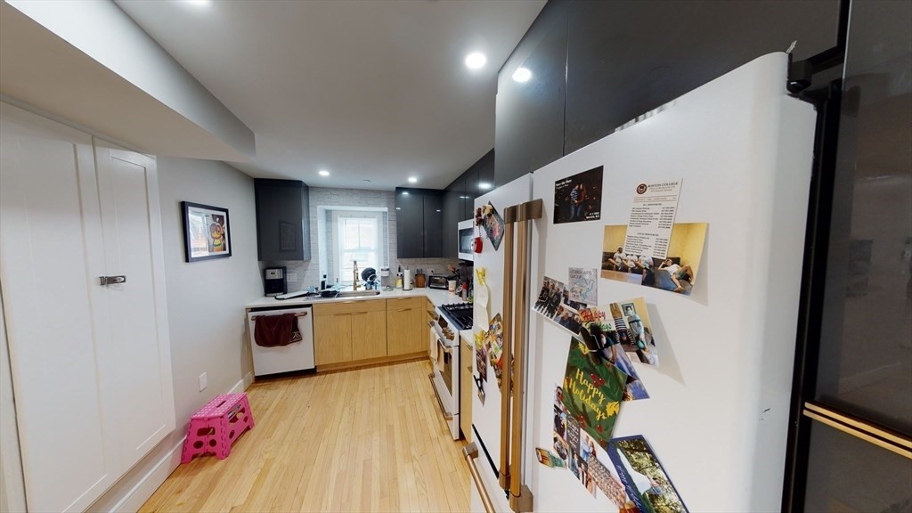 4 bed, 3 bath apartment for rent at 15 Lanark Rd Unit PH, Brighton — photo 6 of 9