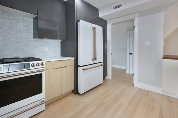 4 bed, 3 bath apartment for rent at 15 Lanark Rd Unit Ph1, Brighton — photo 2 of 13