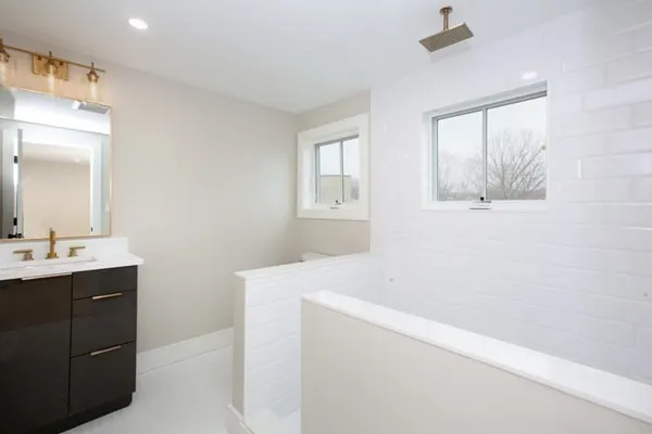 4 bed, 3 bath apartment for rent at 15 Lanark Rd Unit Ph1, Brighton — photo 7 of 13