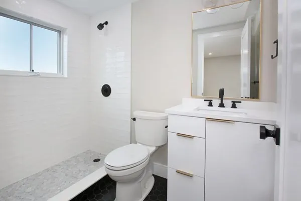4 bed, 3 bath apartment for rent at 15 Lanark Rd Unit Ph1, Brighton — photo 10 of 13