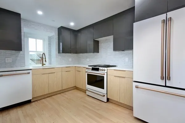 4 bed, 3 bath apartment for rent at 15 Lanark Rd Unit Ph1, Brighton