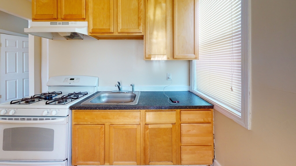 3 bed, 1 bath apartment for rent at 15 Langdon St Unit 2, Roxbury — photo 1 of 9