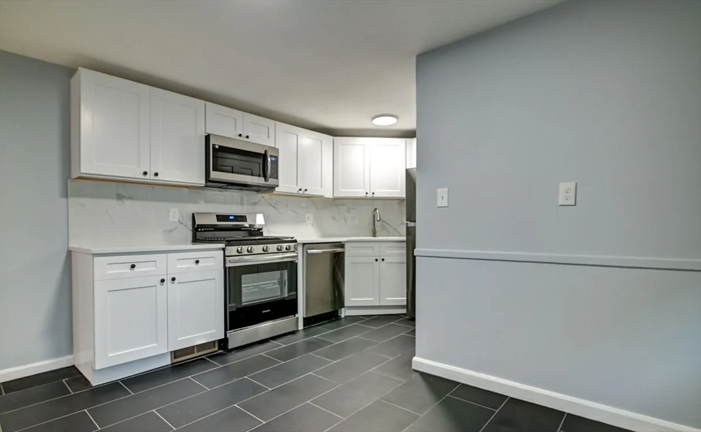 2 bed, 1 bath apartment for rent at 15 Langley Circle Unit 2, Quincy — photo 2 of 26