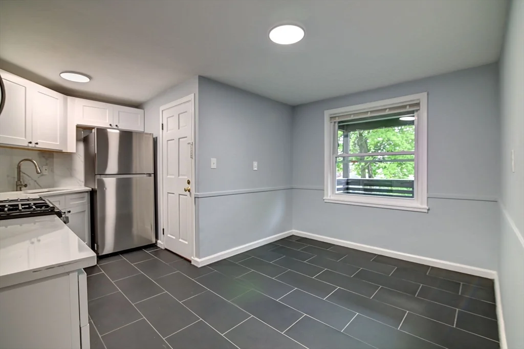 2 bed, 1 bath apartment for rent at 15 Langley Circle Unit 2, Quincy — photo 3 of 26