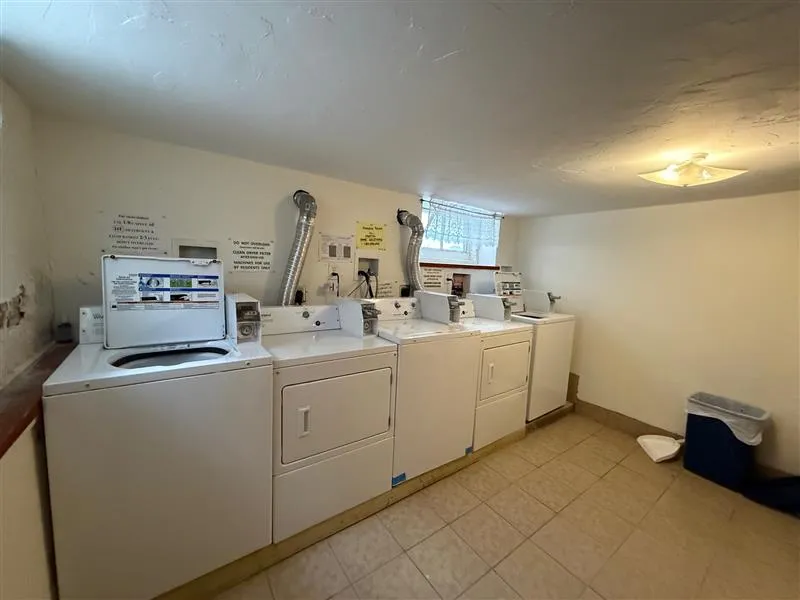 2 bed, 1 bath apartment for rent at 15 Laurel St Unit 1, Ward Two — photo 11 of 12