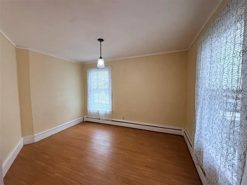 2 bed, 1 bath apartment for rent at 15 Laurel St Unit 1, Ward Two — photo 9 of 12
