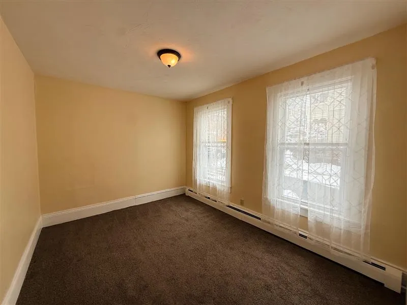 2 bed, 1 bath apartment for rent at 15 Laurel St Unit 1, Ward Two — photo 6 of 12