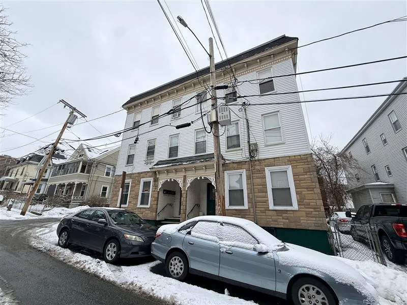2 bed, 1 bath apartment for rent at 15 Laurel St Unit 1, Ward Two — photo 12 of 12