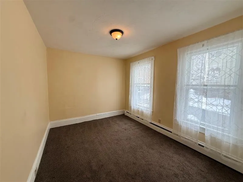 2 bed, 1 bath apartment for rent at 15 Laurel St Unit 1, Ward Two — photo 5 of 12