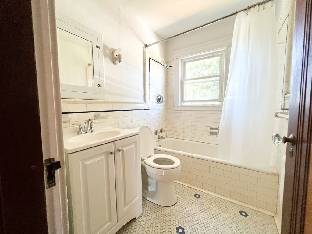 4 bed, 1 bath apartment for rent at 15 Ledyard Unit 15, Wellesley — photo 15 of 19