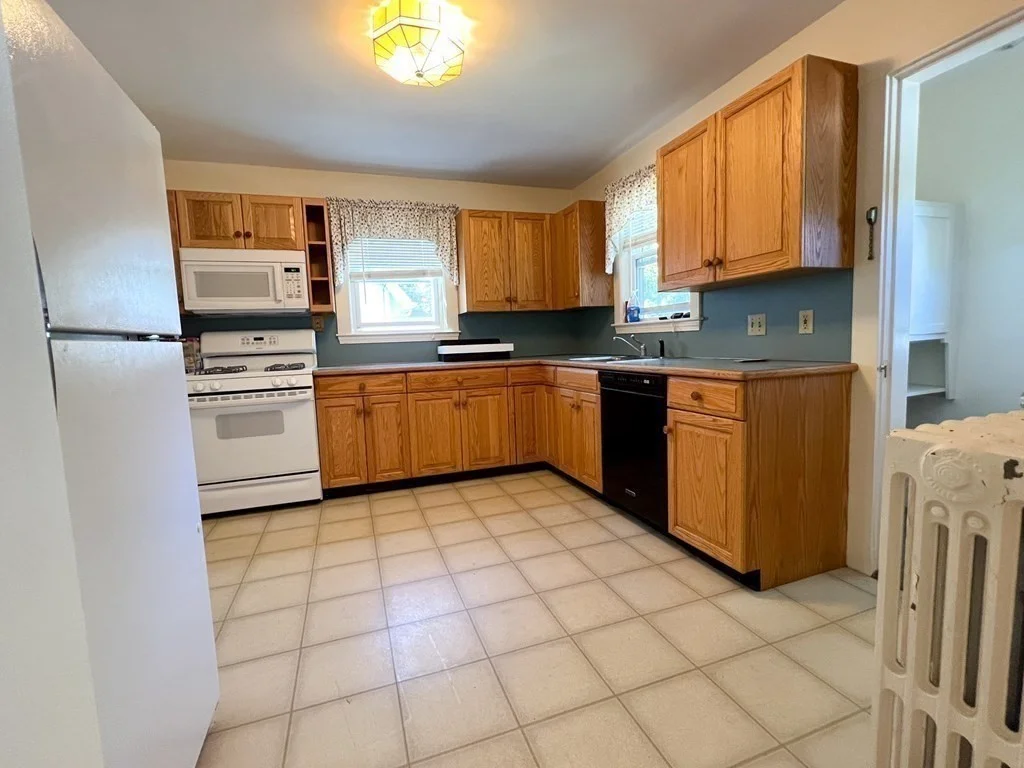 4 bed, 1 bath apartment for rent at 15 Ledyard Unit 15, Wellesley — photo 10 of 19