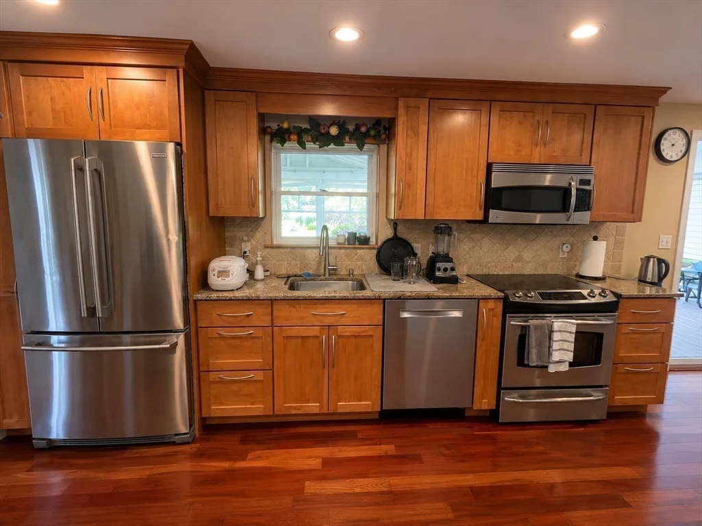 3 bed, 2 bath apartment for rent at 15 Leonard Rd, Framingham — photo 4 of 26