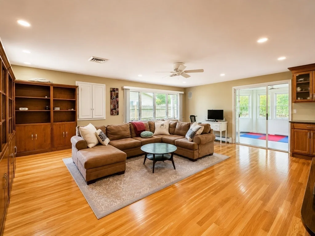 3 bed, 2 bath apartment for rent at 15 Leonard Rd, Framingham — photo 2 of 26
