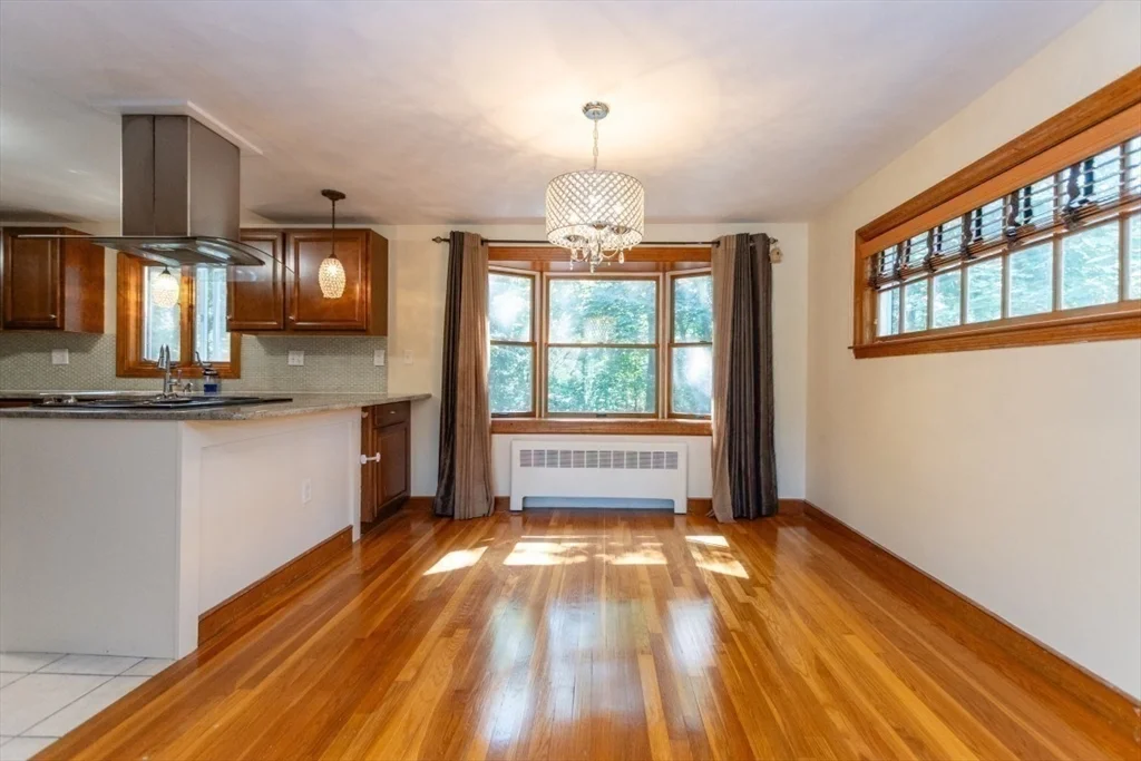 3 bed, 1 bath apartment for rent at 15 Lexington St, Burlington — photo 11 of 40