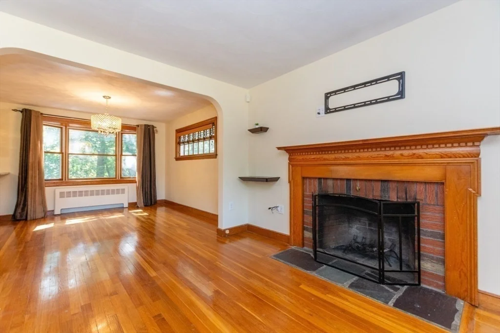 3 bed, 1 bath apartment for rent at 15 Lexington St, Burlington — photo 10 of 40