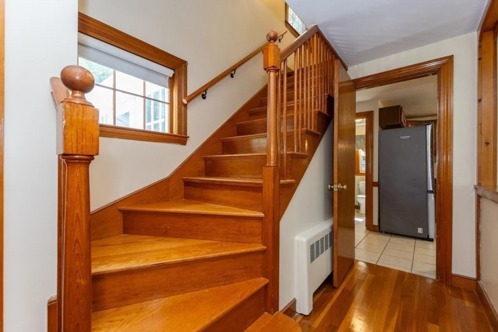 3 bed, 1 bath apartment for rent at 15 Lexington St, Burlington — photo 4 of 40
