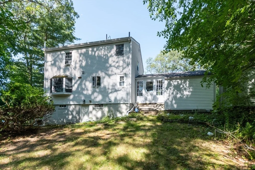 3 bed, 1 bath apartment for rent at 15 Lexington St, Burlington — photo 34 of 40