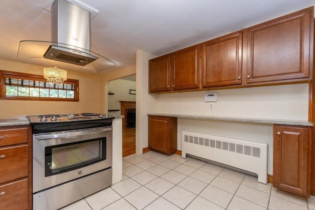 3 bed, 1 bath apartment for rent at 15 Lexington St, Burlington — photo 21 of 40