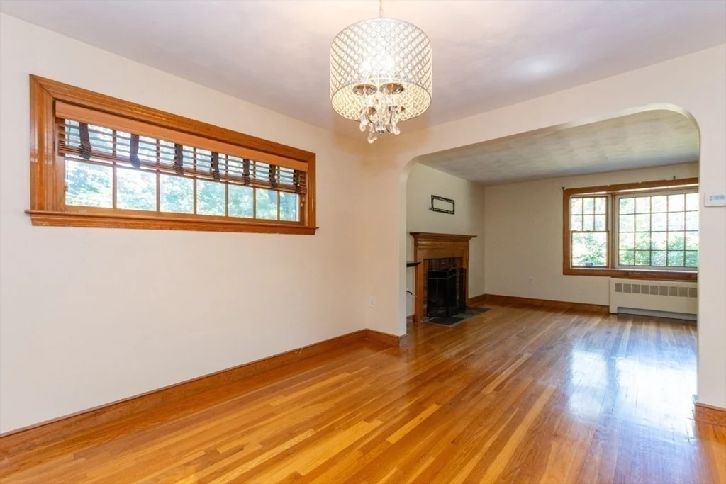 3 bed, 1 bath apartment for rent at 15 Lexington St, Burlington — photo 15 of 40