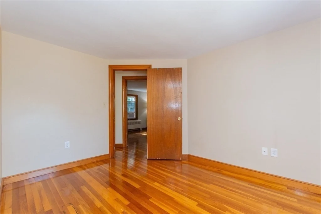 3 bed, 1 bath apartment for rent at 15 Lexington St, Burlington — photo 26 of 40